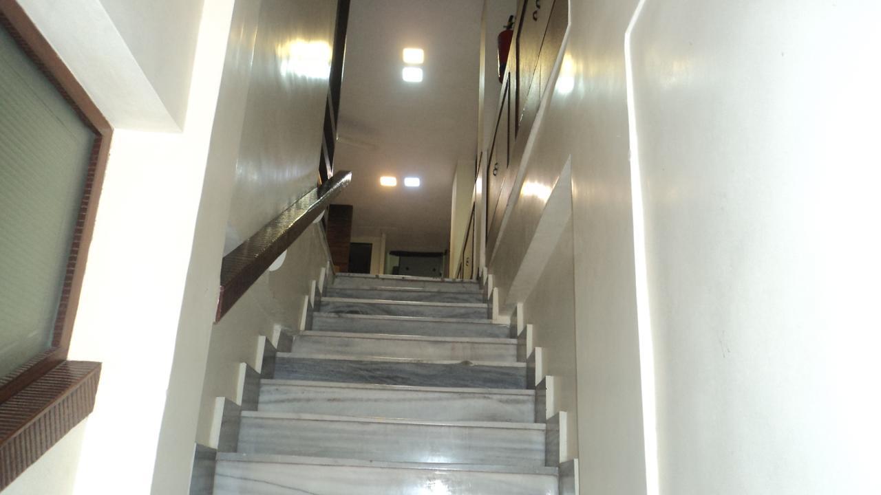 Benazeer Hotel Mumbai Exterior foto