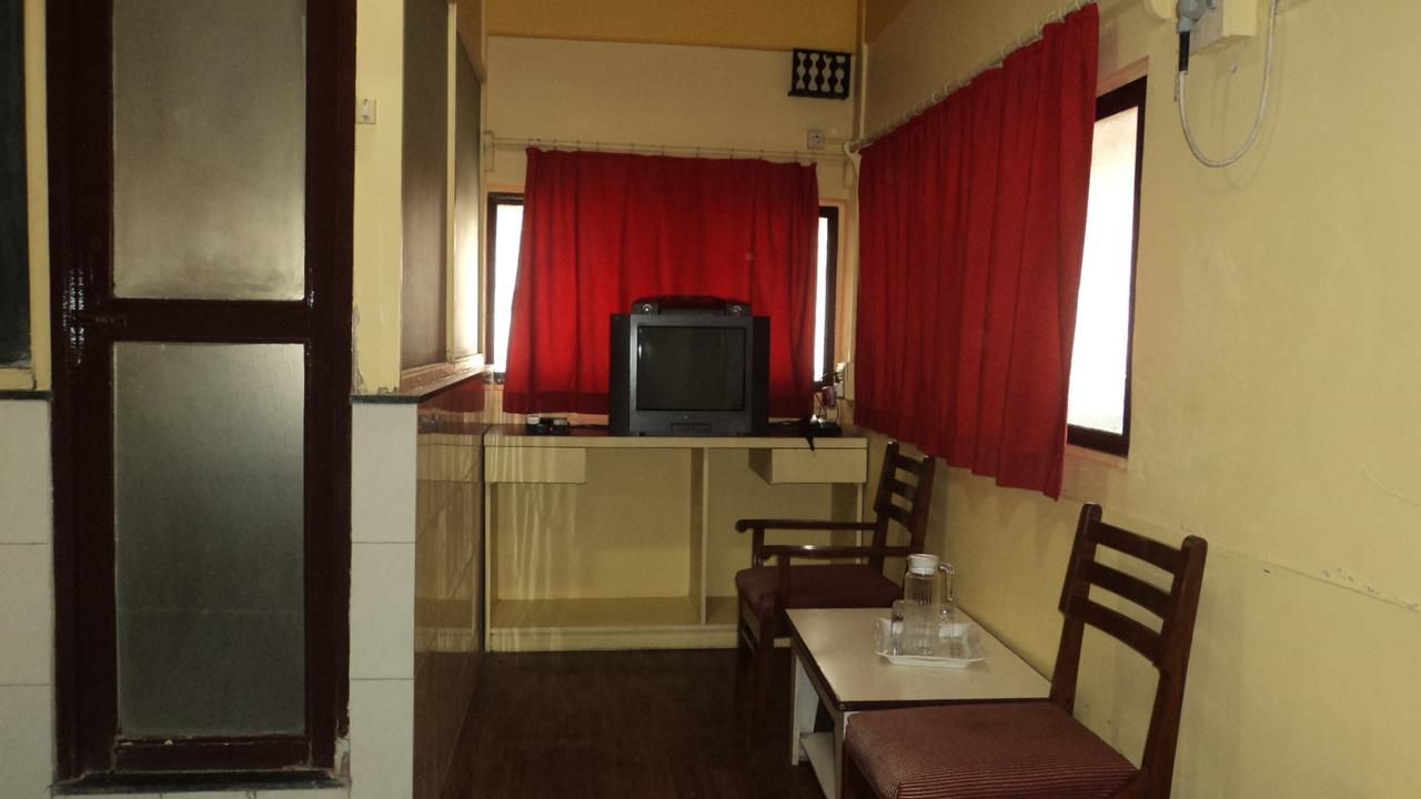 Benazeer Hotel Mumbai Exterior foto