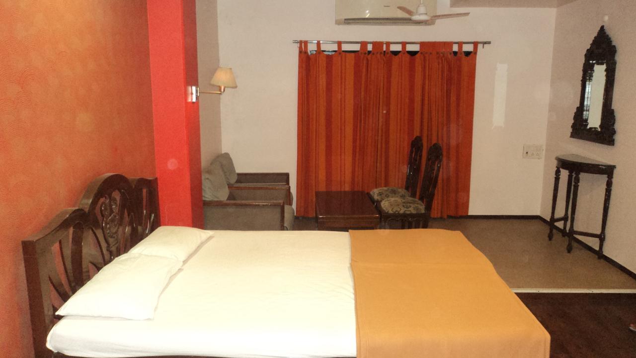Benazeer Hotel Mumbai Exterior foto