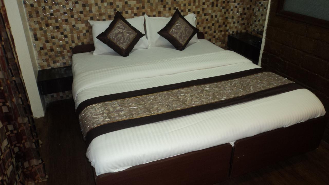Benazeer Hotel Mumbai Exterior foto