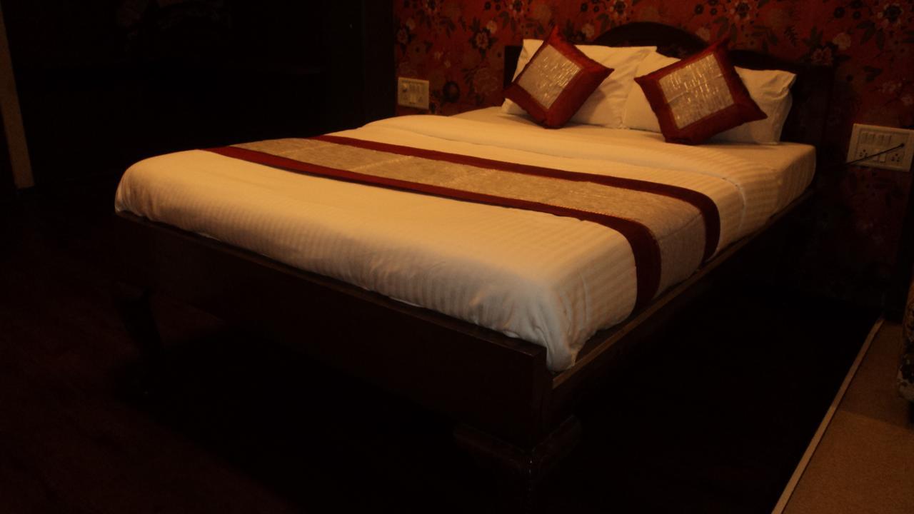 Benazeer Hotel Mumbai Exterior foto