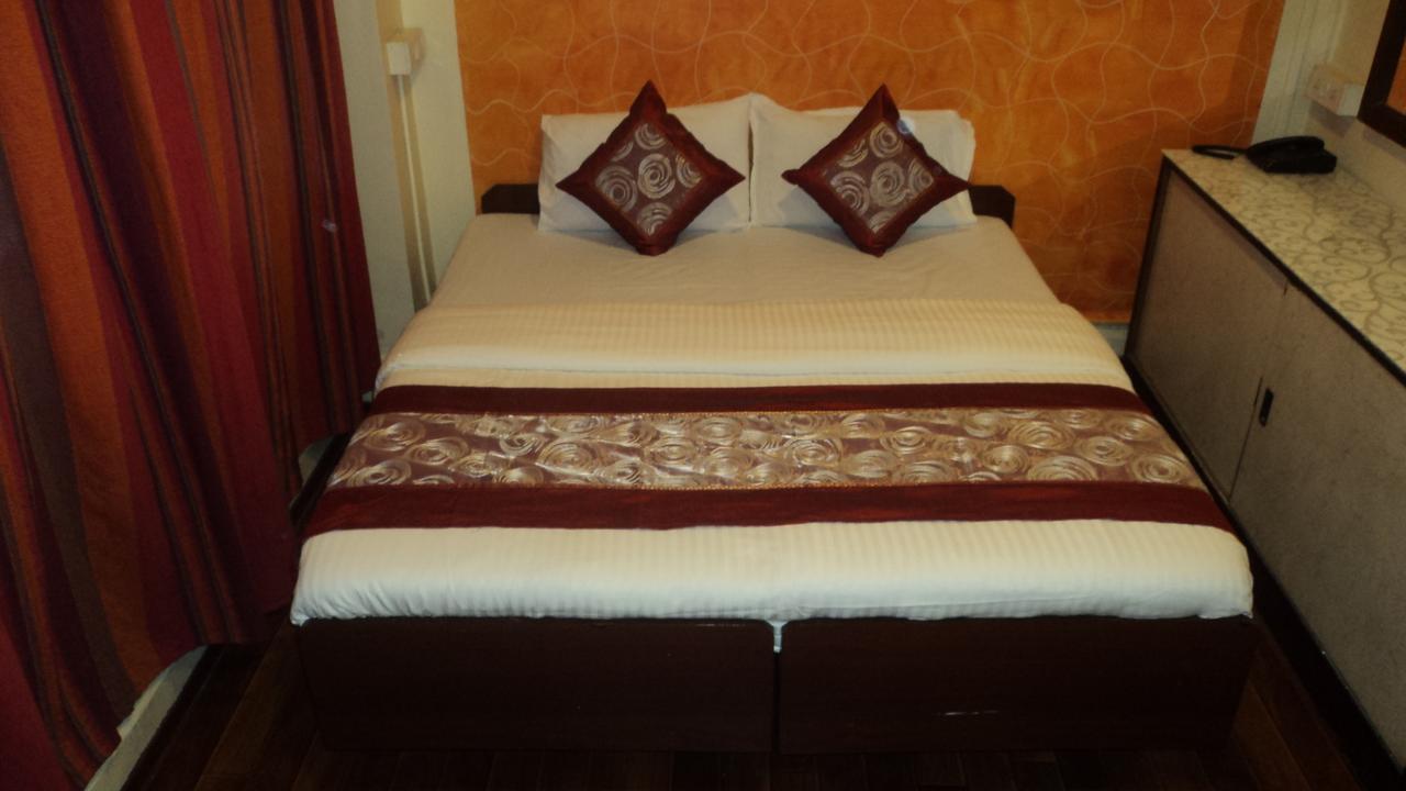 Benazeer Hotel Mumbai Exterior foto