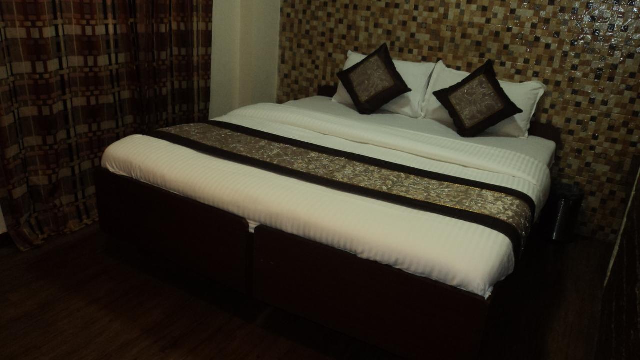 Benazeer Hotel Mumbai Exterior foto