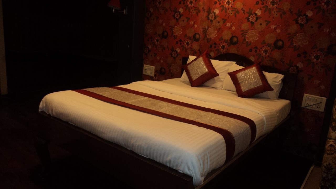 Benazeer Hotel Mumbai Exterior foto