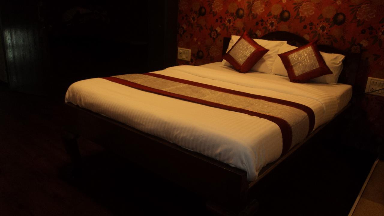 Benazeer Hotel Mumbai Exterior foto