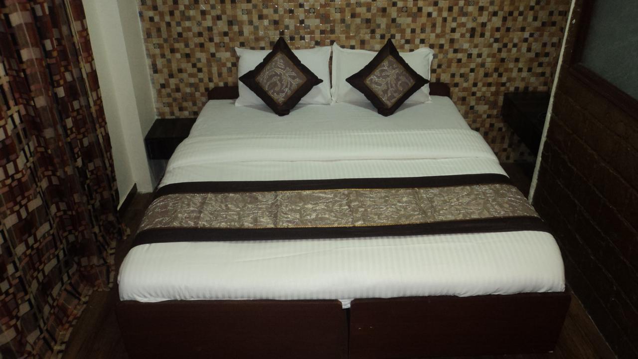 Benazeer Hotel Mumbai Exterior foto