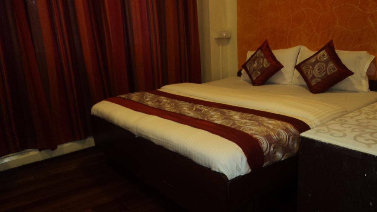 Benazeer Hotel Mumbai Exterior foto