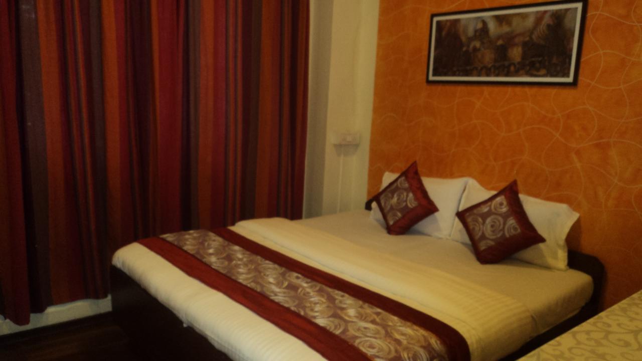 Benazeer Hotel Mumbai Exterior foto
