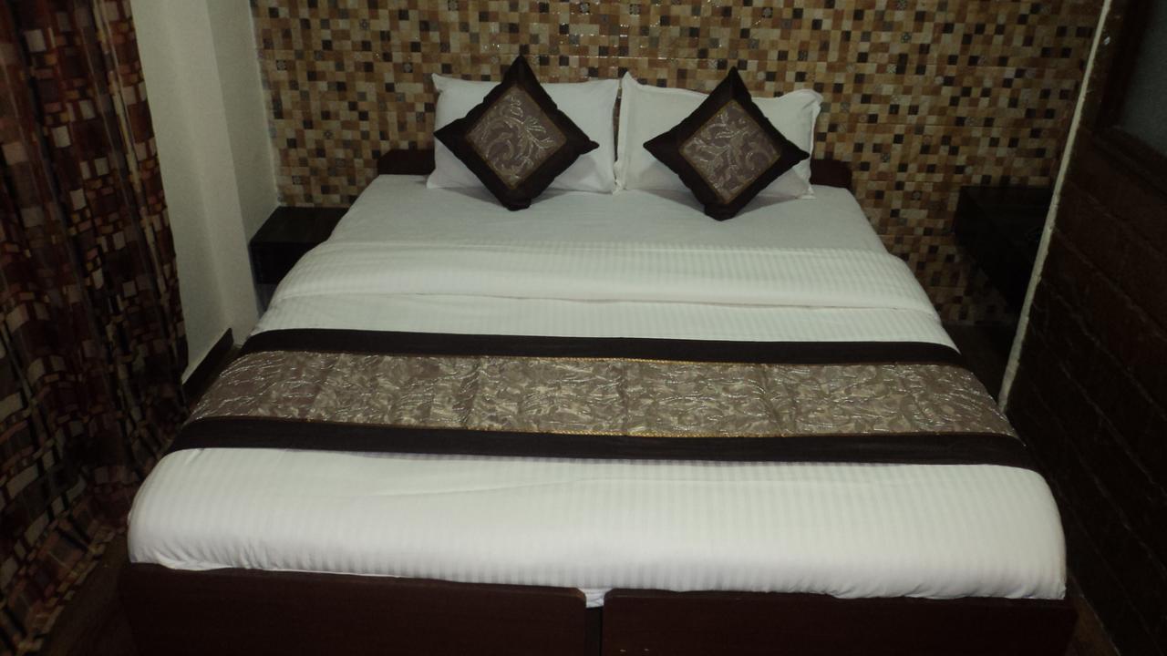 Benazeer Hotel Mumbai Exterior foto