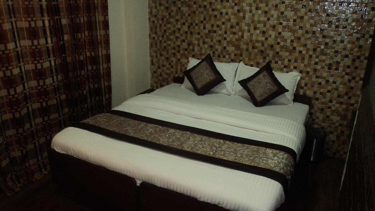 Benazeer Hotel Mumbai Exterior foto