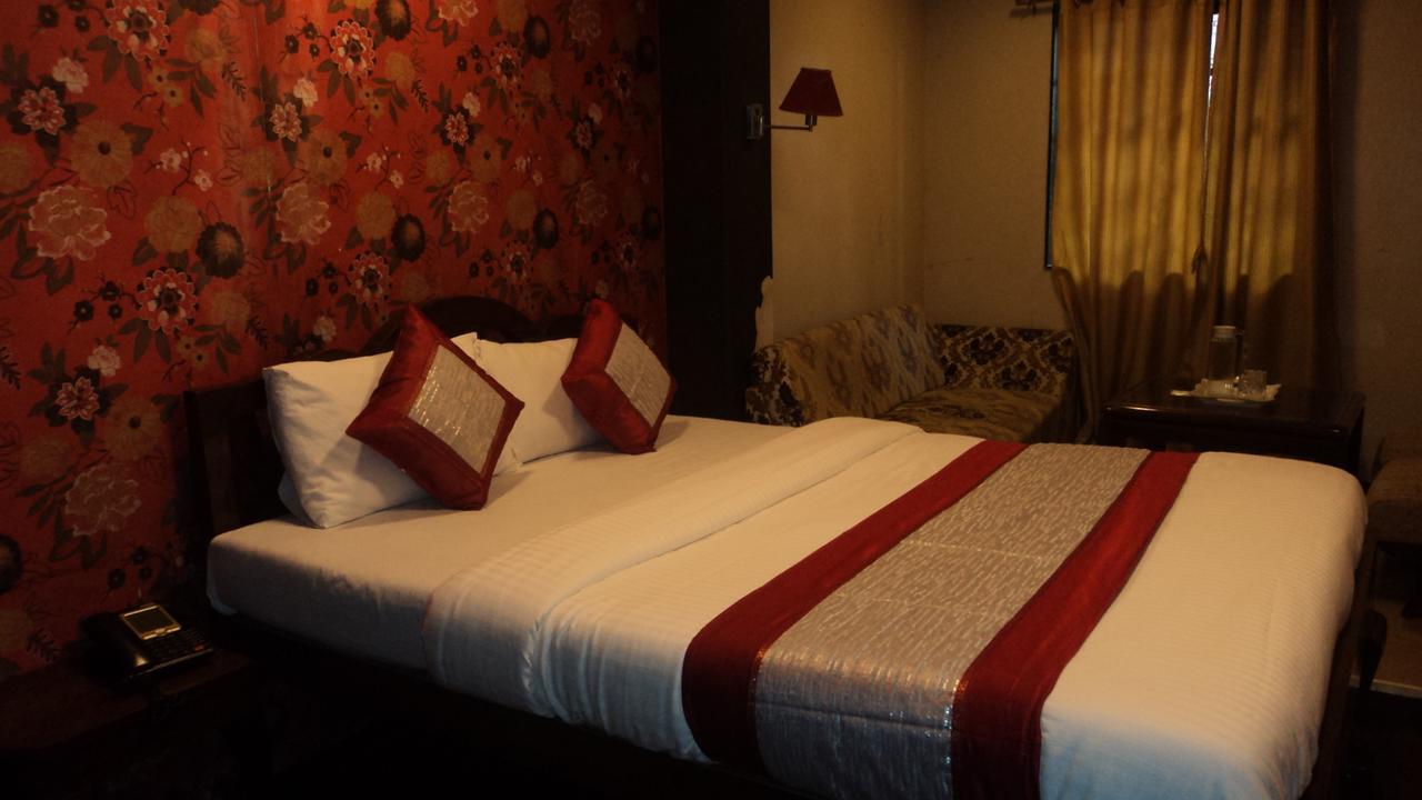 Benazeer Hotel Mumbai Exterior foto