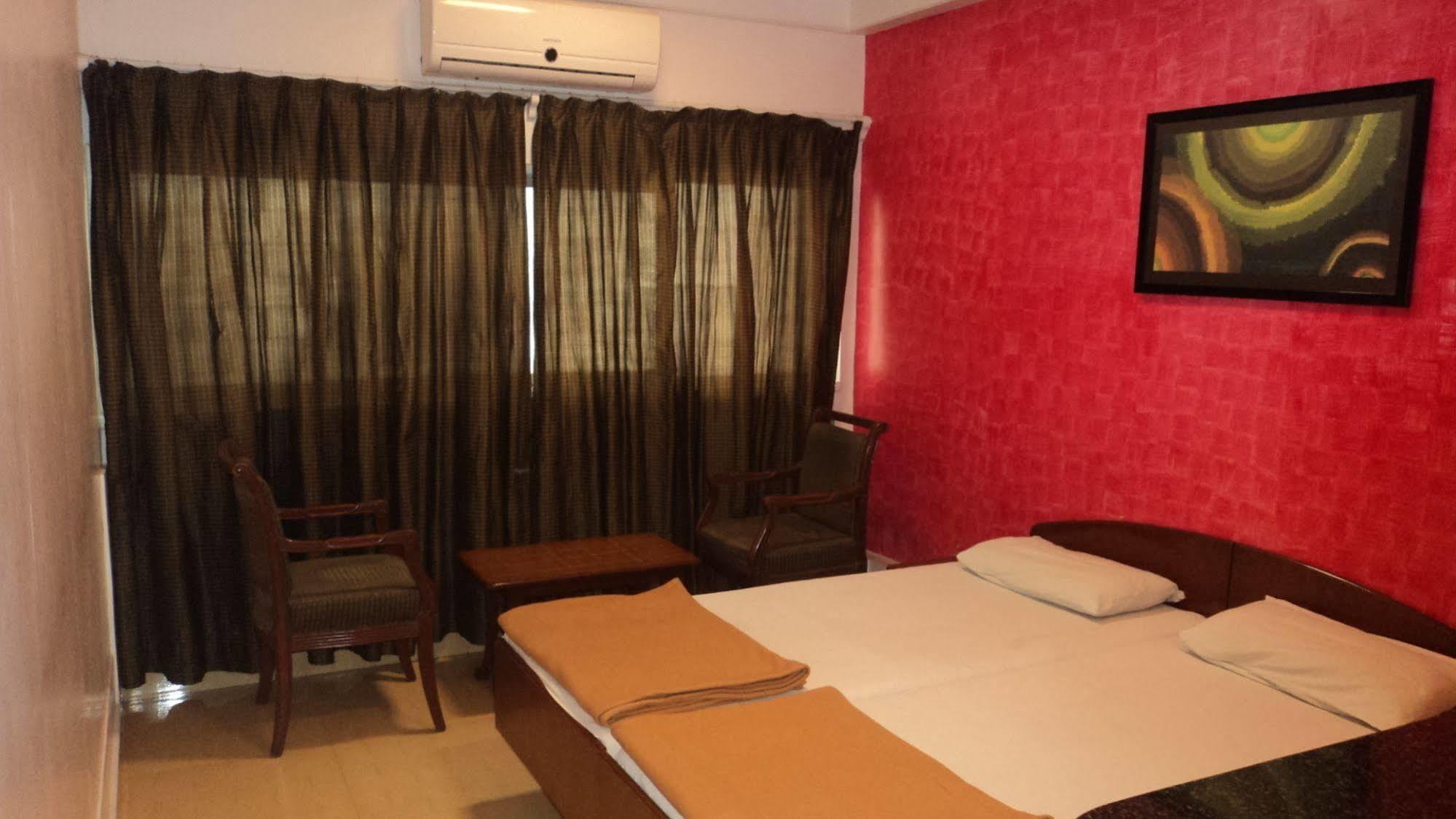 Benazeer Hotel Mumbai Exterior foto