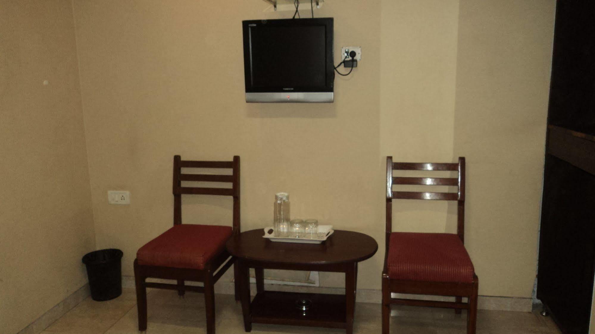 Benazeer Hotel Mumbai Exterior foto