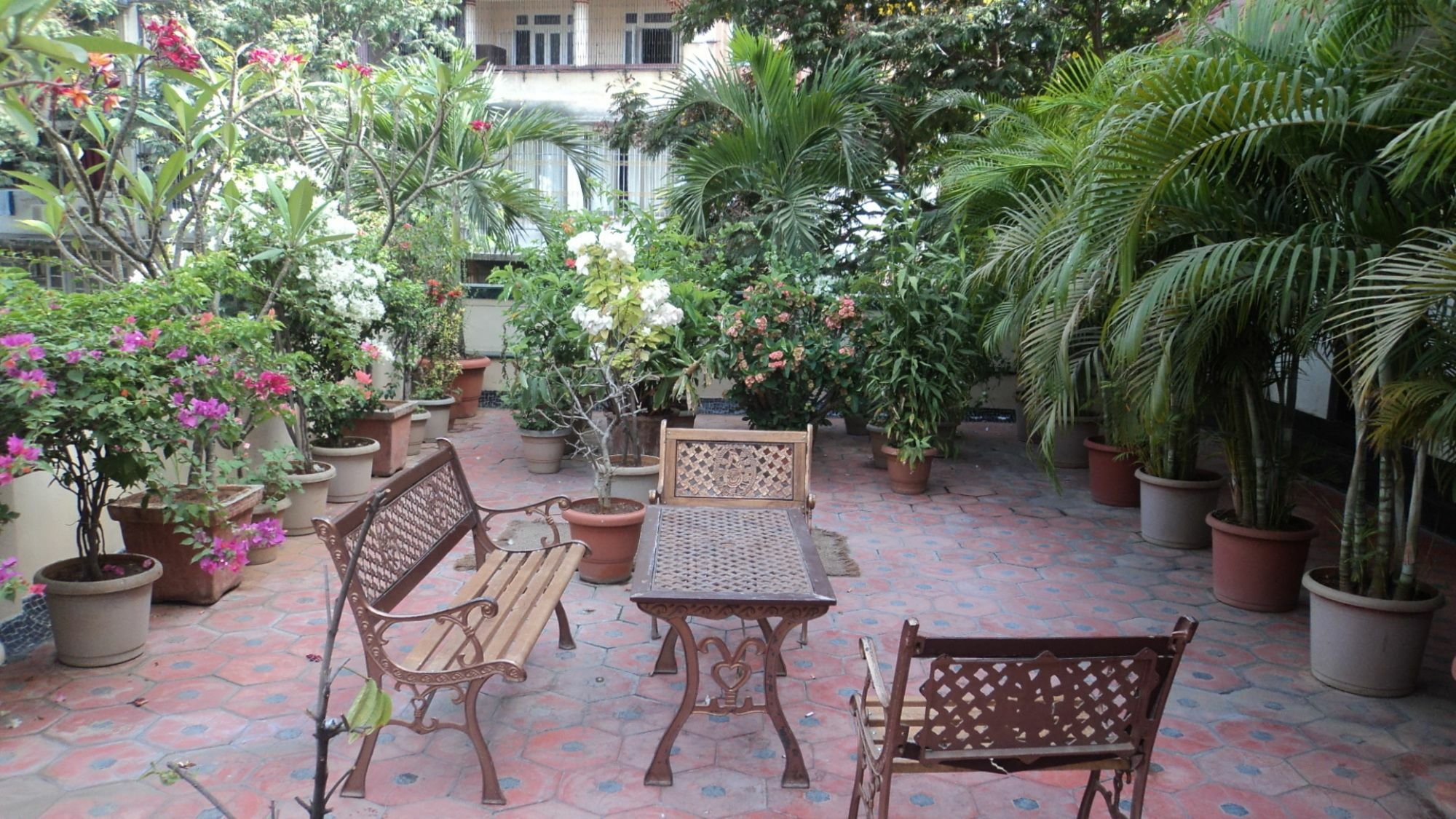 Benazeer Hotel Mumbai Exterior foto